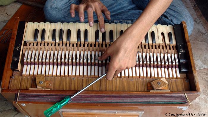 Indien Harmonium (Getty Images/AFP/N. Seelam)